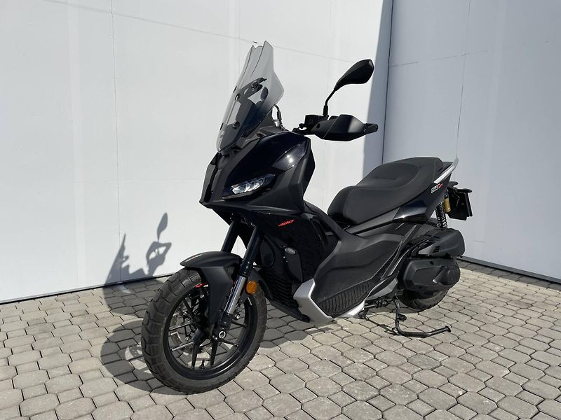 Aprilia (2026) SR GT 400 EU5+ - fotka 4 z 11