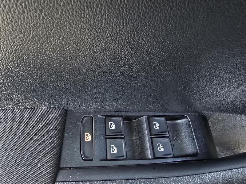 Škoda Fabia 1.2TSI JOY NAVI 1.MajItel - fotka 15 z 26