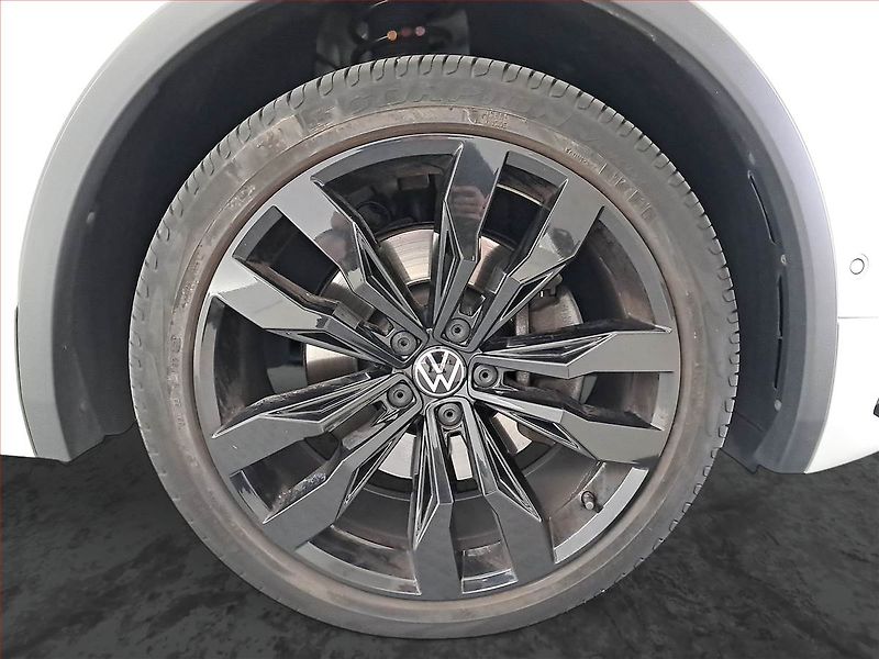 Volkswagen Tiguan (2021) R-Line 2.0 TSI - fotka 15 z 17