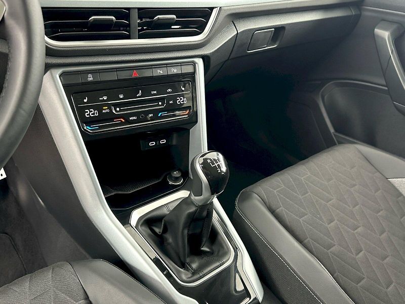 Volkswagen T-Roc (2025) Life GOAL 1.0 TSI 85kW - fotka 22 z 27