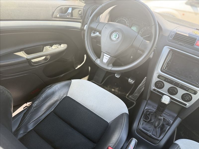 Škoda Octavia 2,0 TDI RS 125kW - fotka 18 z 23