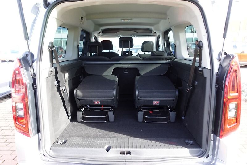 Toyota ProAce City Verso 1,5D-4D 96kW VIP Long VIP 7mís - fotka 15 z 35