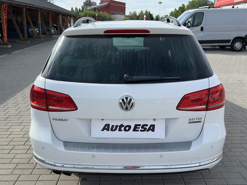 Volkswagen Passat (2014) 2.0 TDi, 2.maj,ČR, STK2/28 - fotka 5 z 20