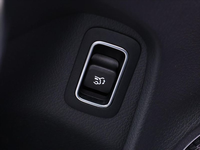 Mercedes-Benz CLA 2,0 35 AMG 225kW 4MATIC DPH CZ - fotka 16 z 40