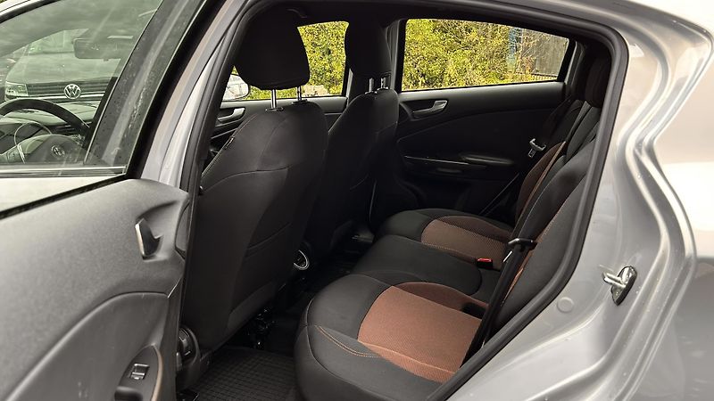 Alfa Romeo Giulietta 1.4 TB 120k Distinctive - fotka 13 z 15