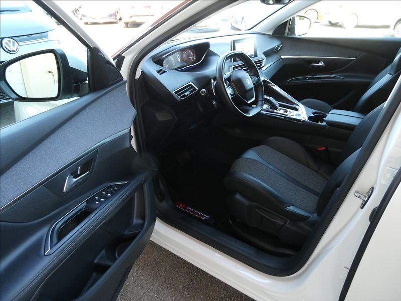 Peugeot 5008 1,6 133kW ALLURE 1.maj,servisk - fotka 15 z 49