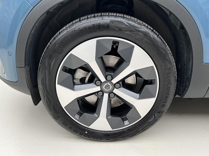 Volvo XC40 B3 DARK PLUS AUT CZ 1. maj. - fotka 15 z 41