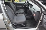 Ford Focus (2004) 1.6i Zetec 74kW / ČR / 115tkm - náhled 11