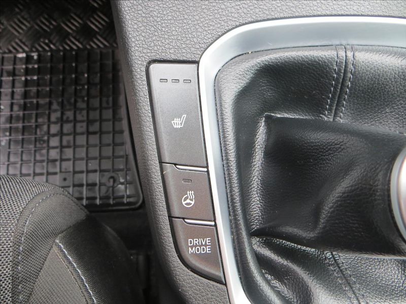 Hyundai i30 1,5 T-GDI 117kW Family Smart - fotka 14 z 26