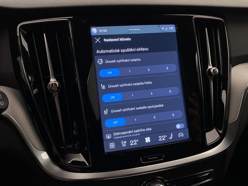 Volvo V60 B4 DARK PLUS AUT CZ - fotka 40 z 50
