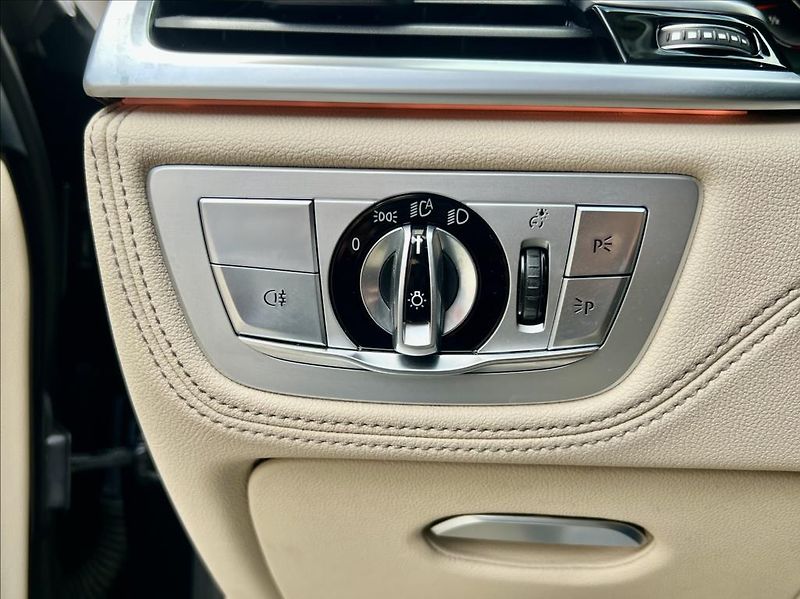BMW Řada 7 3,0 730d xDrive záruka 2027 - fotka 48 z 61