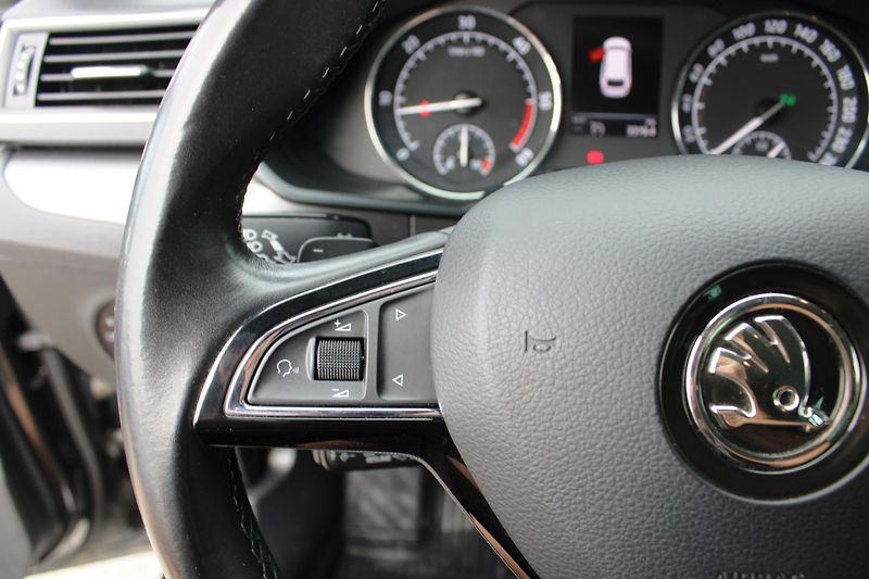 Škoda Superb (2018) 2,0TDI KŮŽE NAVI KLIMA  ALU 19 - fotka 36 z 44