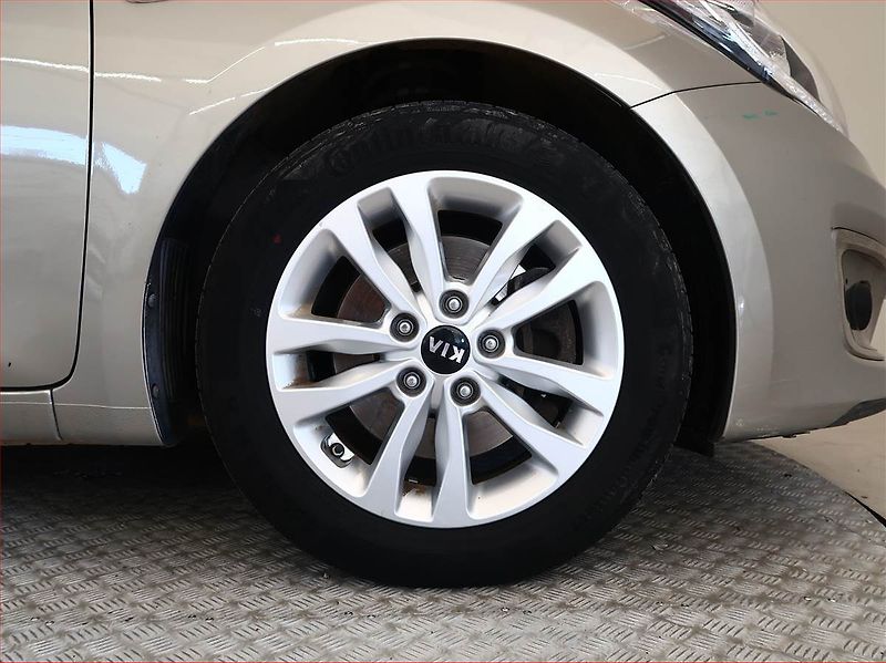 Kia Ceed (2016) Silver 1.6 GDI, Serv.kniha - fotka 14 z 14