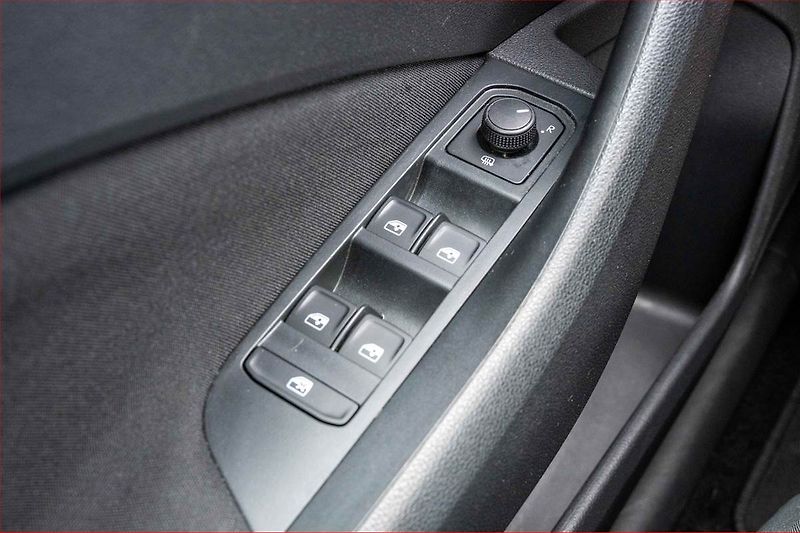 Škoda Kamiq (2023) Ambition 1.0 TSI, Serv.kniha - fotka 15 z 16
