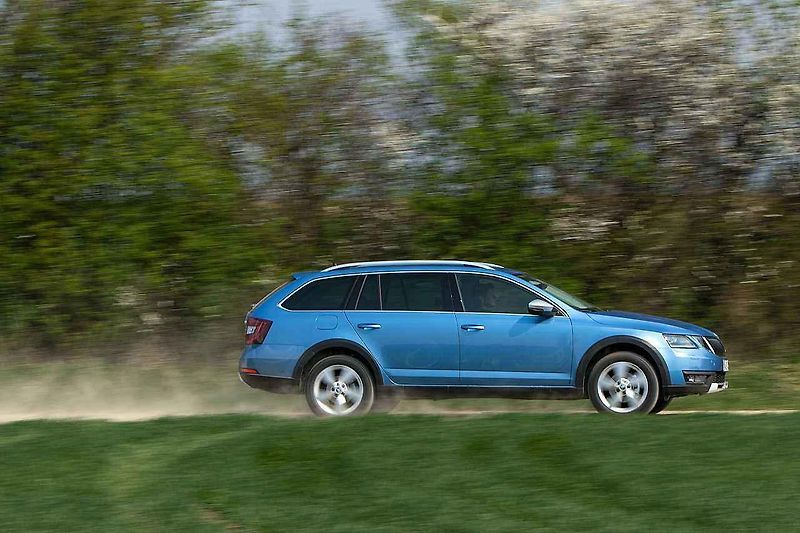 Škoda Octavia Combi RS a Škoda Octavia Scout.