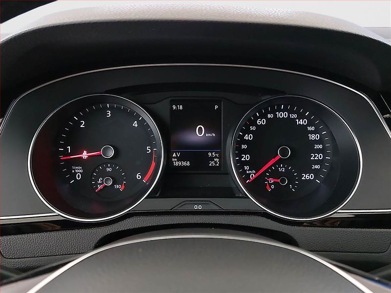 Volkswagen Passat (2018) 2.0 TDI, Automat, Kůže, Navi - fotka 9 z 19