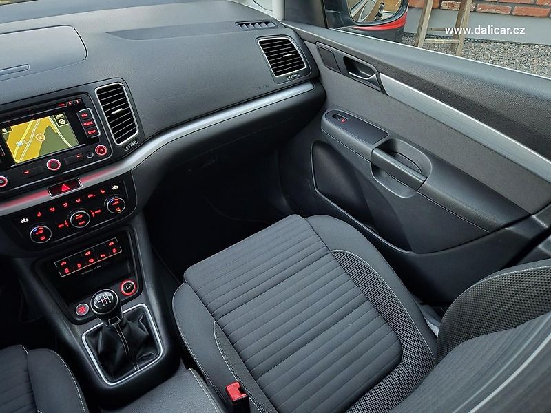 Volkswagen Sharan (2014) 2.0TDi 130KW Comfortline CUP - fotka 31 z 48