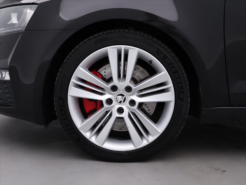 Škoda Octavia 2,0 TDI 135kW RS Xenon Navi - fotka 23 z 30