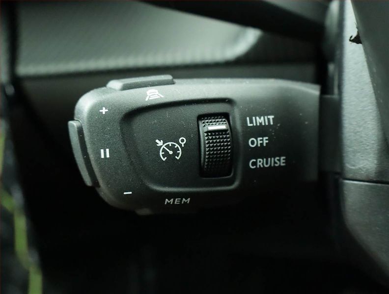 Peugeot 2008 (2021) GT 50 kWh, SoH 87%, Automat - fotka 21 z 23