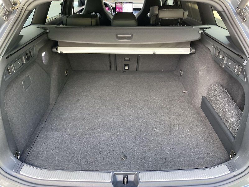 Škoda Superb (2025) Combi iV 1.5 TSI DSG SportLine - fotka 36 z 40