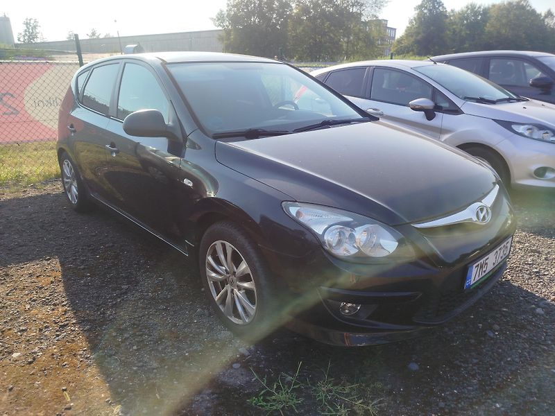 Hyundai i30 (2010) 1.4 16v - fotka 1 z 11