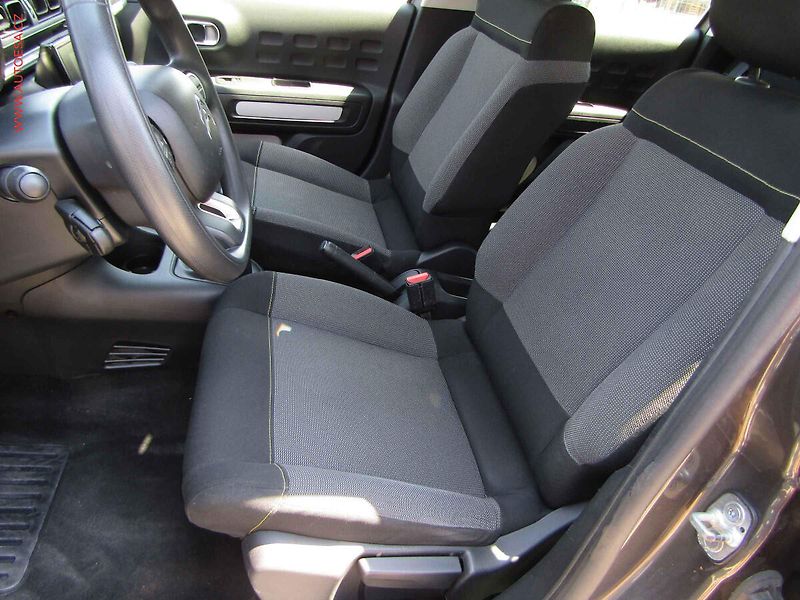 Citroën C3 (2019) 1.2 PT, Feel, navi - fotka 9 z 18