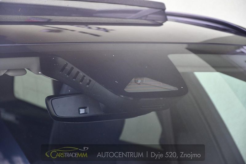 Volvo XC60 2.0T8 R-Desing RECHARGE - fotka 50 z 54