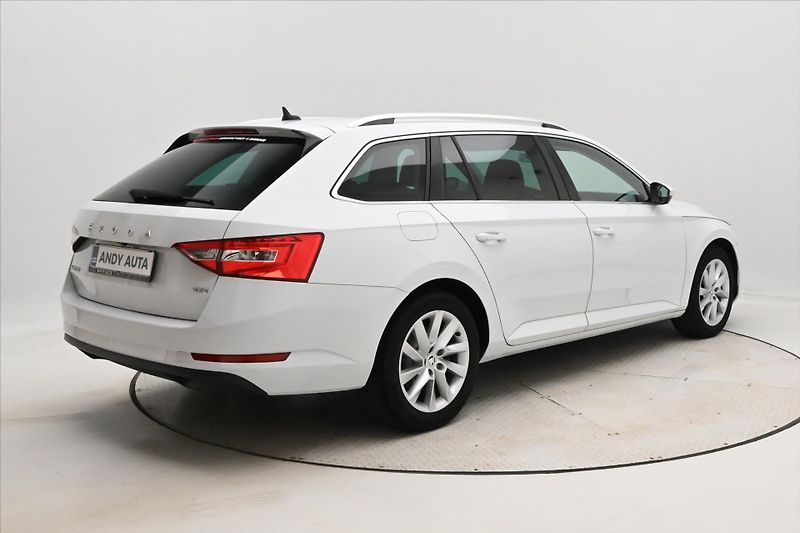 Škoda Superb 2,0 TDI 147 kW DSG 4x4 Style Z - fotka 5 z 30
