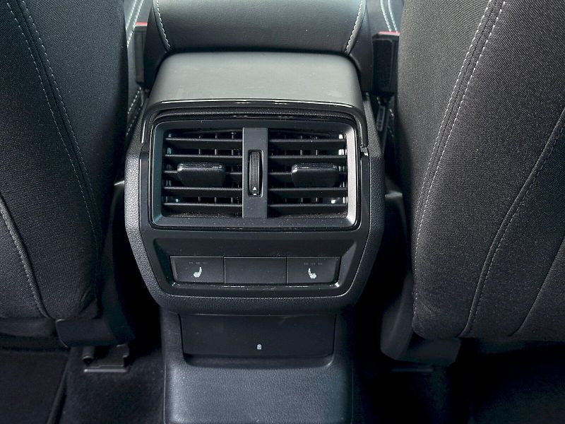 Škoda Karoq (2025) 1.5 TSI 110 kW DSG SportLine - fotka 8 z 27