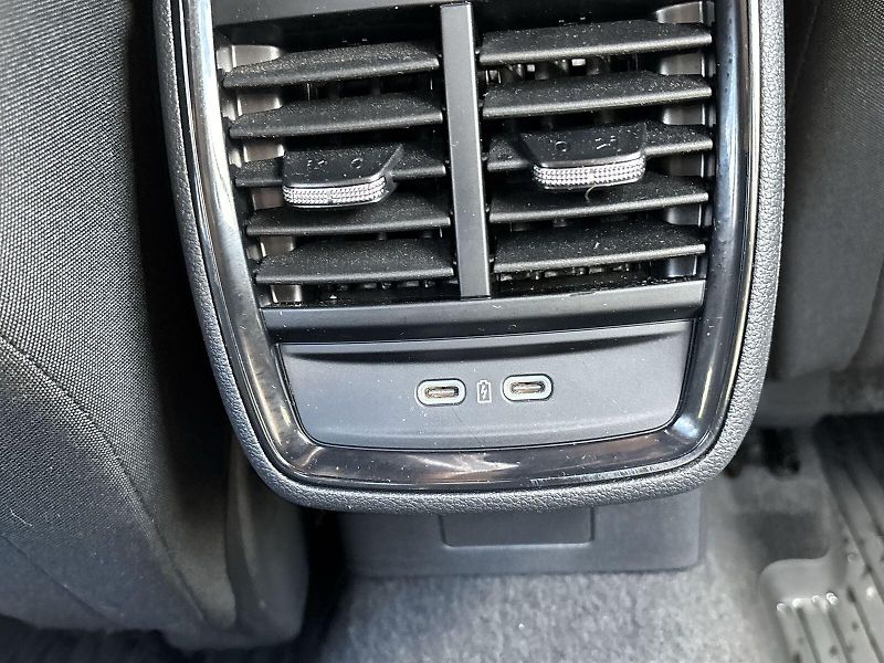 Škoda Kamiq (2023) 1.5 TSI DSG Style - fotka 25 z 29