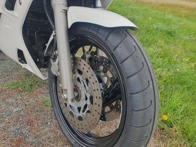 Yamaha FZR 600 (1996) - fotka 7 z 9
