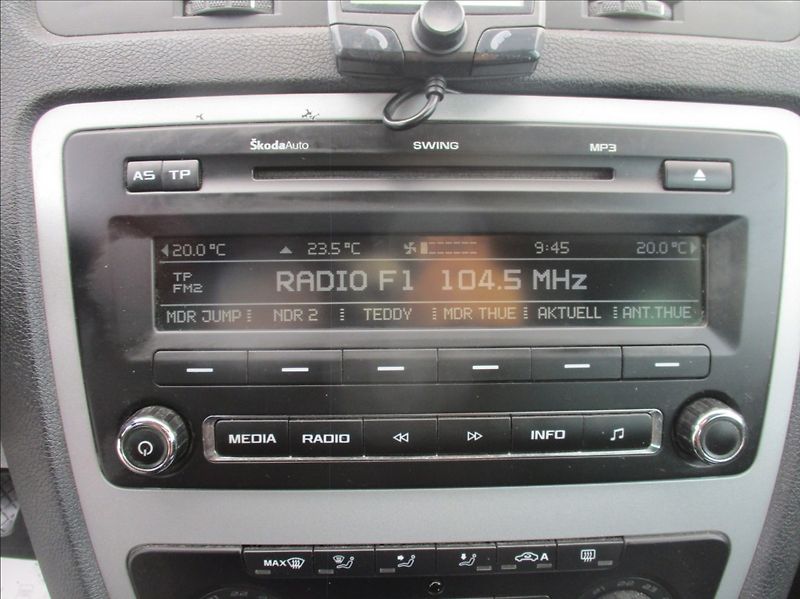 Škoda Octavia 1,4 TSI, klima,xenon,servis, - fotka 17 z 36