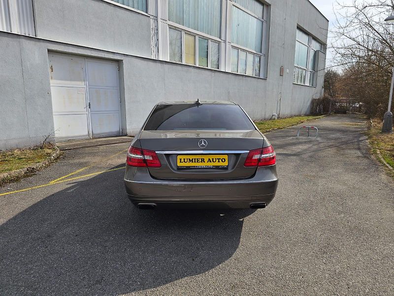 Mercedes-Benz Třídy E (2011) 350 CDi 4Matic 195kw - fotka 4 z 21