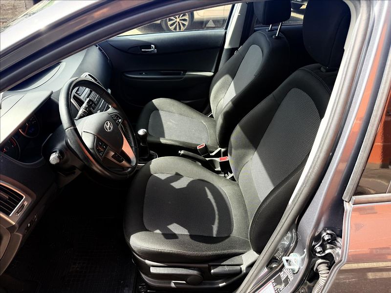 Hyundai i20 1,3 i - fotka 16 z 26