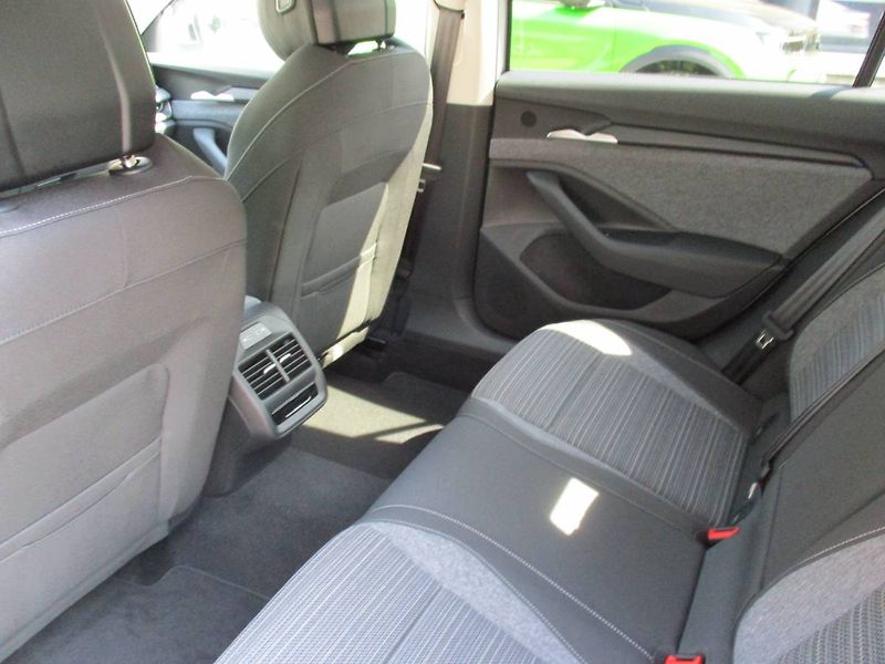 Škoda Superb Liftback Selection 2,0TDI 110k - fotka 10 z 13