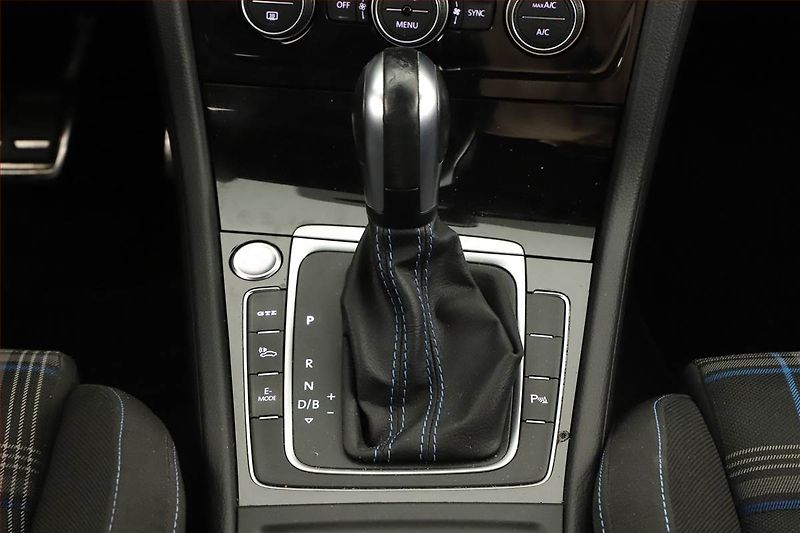 Volkswagen Golf (2020) GTE, Automat, Tempomat - fotka 10 z 16
