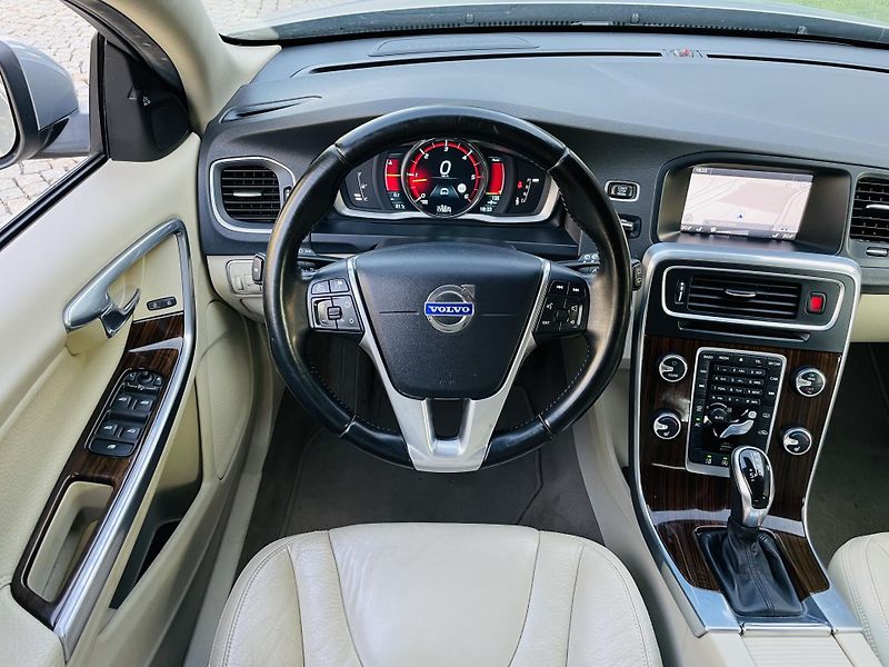 Volvo V60 2.0D4 5V AUTOMAT KAMERA TAŽNÉ - fotka 24 z 43