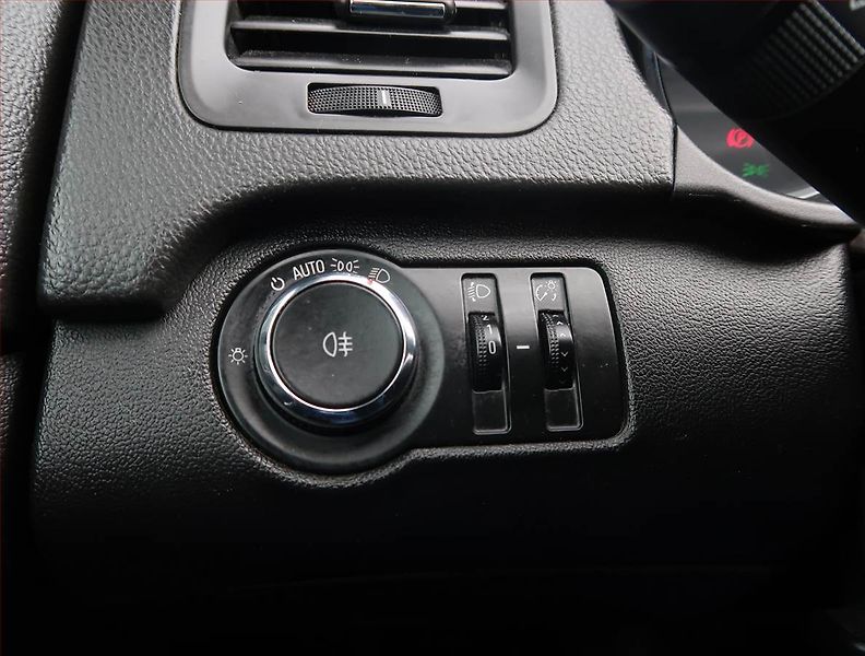 Opel Insignia (2009) 2.0 CDTI, po STK, levný provoz - fotka 16 z 20