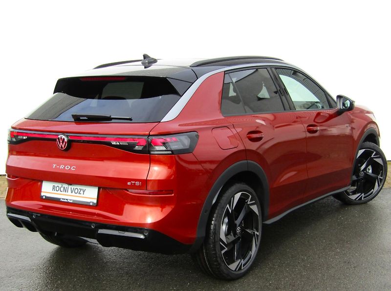 Volkswagen T-Roc R-Line 1,5 eTSI 110 kW 7DSG - fotka 2 z 30