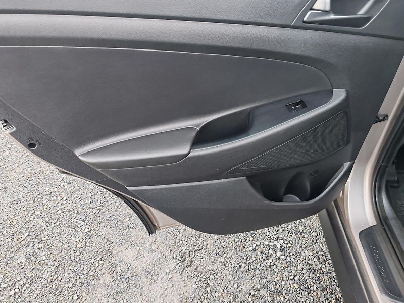 Hyundai Tucson 1.7 CRDi 1. májitel - fotka 15 z 24