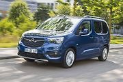 Na velkou příď se designérům značky podařilo implementovat klasické znaky Opelu
