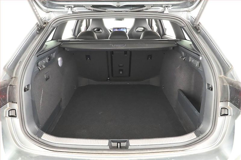 Škoda Superb (2025) 2.0 TDI, Sportline, HUD, Paměť - fotka 11 z 21