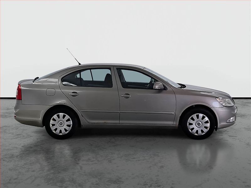 Škoda Octavia (2009) Ambiente 1.6 TDI, po STK - fotka 6 z 14