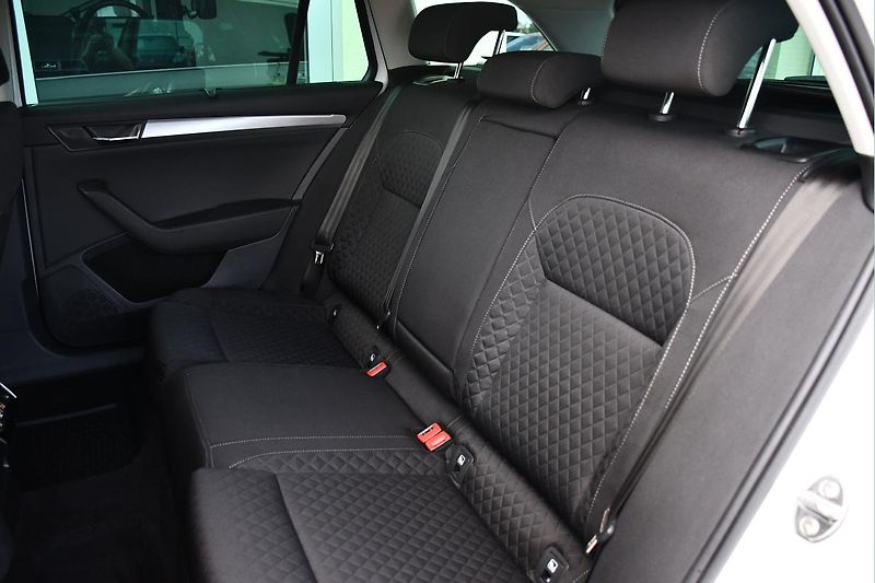 Škoda Superb 1.6TDi 88kW STYLE - fotka 20 z 40