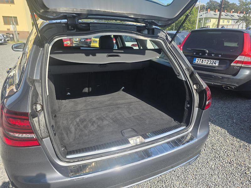 Mercedes-Benz Třídy C C200D 9G  Full LED Facelift  - fotka 4 z 23