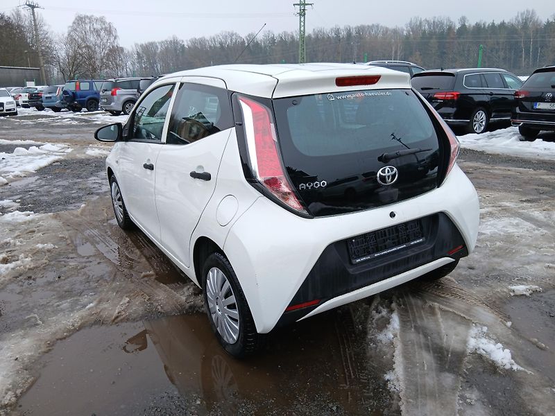 Toyota Aygo 1.0, 51 kW, klima - fotka 12 z 26
