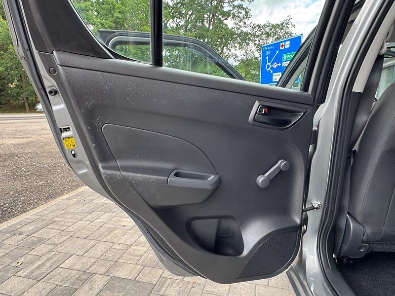 Suzuki Swift (2011) 1.2i - fotka 10 z 28