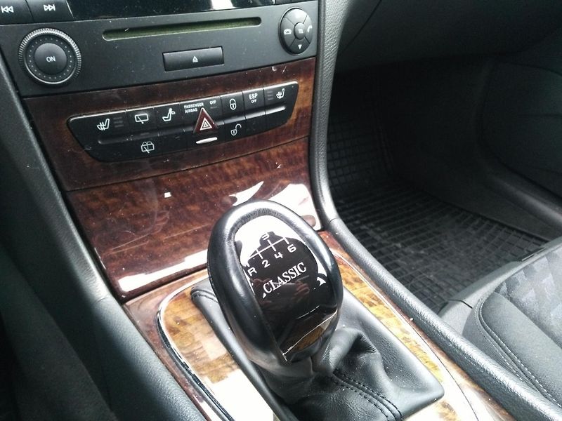 Mercedes-Benz Třídy E 220 CDI - fotka 21 z 32