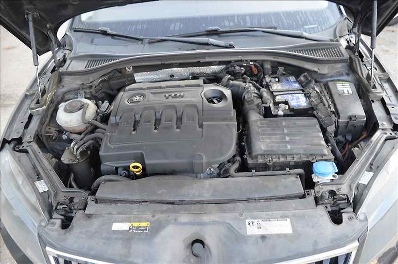 Škoda Superb (2018) COMBI III. 1,6 TDI - fotka 19 z 24
