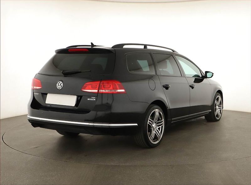 Volkswagen Passat (2011) 1.6 TDI, nová STK - fotka 5 z 13
